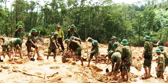 Hiện trường sạt lở núi nghiêm trọng ở thủy điện Rào Trăng 3 ảnh 1