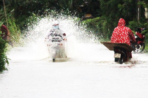 Bão đi qua, hàng ngàn nhà dân ngập sâu trong biển nước  ảnh 6