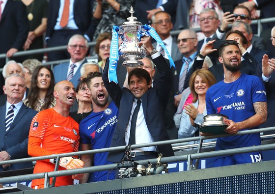 Hazard hạ Quỷ đỏ, The Blue lần 8 đăng quang FA ảnh 2