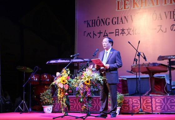 Thủ tướng Nguyễn Xuân Phúc và Thủ tướng Shinzo Abe dự khai trương "Không gian Văn hóa Việt - Nhật" ảnh 2