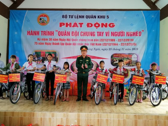 Lực lượng vũ trang Quân khu 5 chung tay vì người nghèo ảnh 3
