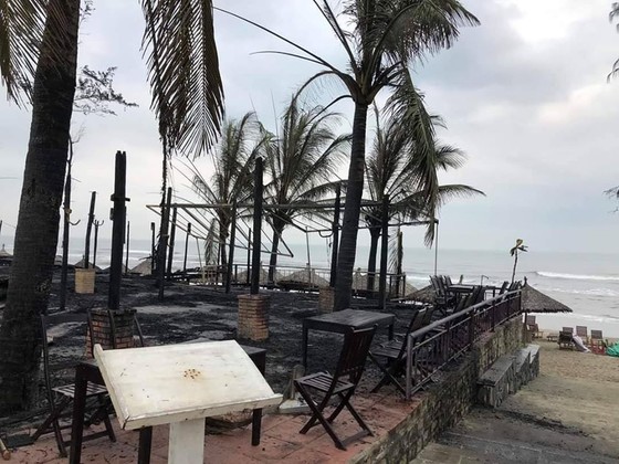Cháy lớn tại biển An Bàng, Hội An ảnh 1