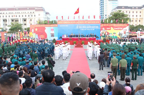 Lễ giao nhận quân miền Trung: 'Trang trọng, an toàn và tiết kiệm' ảnh 1