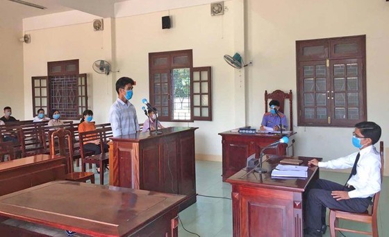 Phạt 9 tháng tù giam về hành vi đánh công an tại chốt kiểm soát dịch Covid-19 Quảng Nam ảnh 1