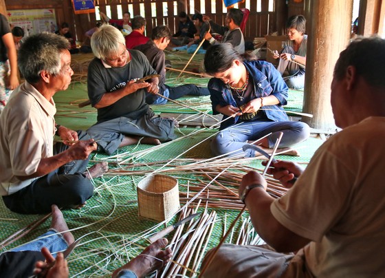 Bảo tồn và phát triển nghề đan lát của người Cơ Tu ảnh 2
