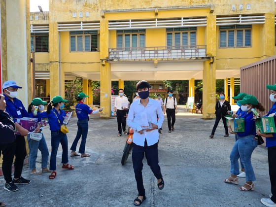Đà Nẵng, Quảng Nam và Quảng Ngãi cho học sinh nghỉ học để tránh bão số 5 ảnh 2