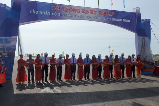 Cầu Nhật Lệ 2 chính thức thông xe ảnh 1