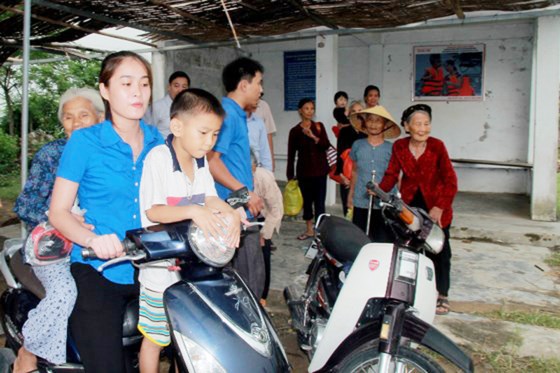 Phó Thủ tướng Trịnh Đình Dũng kiểm tra công tác ứng phó bão số 10 tại Quảng Bình ảnh 9