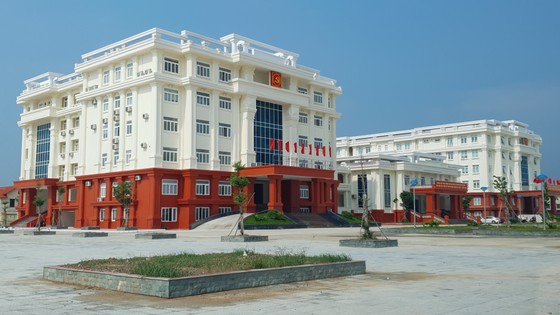 Quảng Bình: Sửa chữa các tòa nhà hàng trăm tỷ đồng bị nứt toác ảnh 4