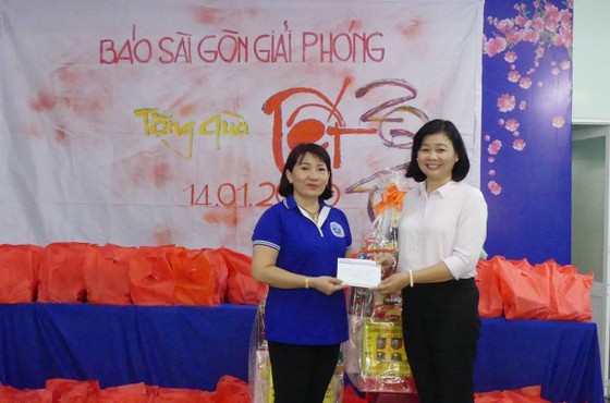 Mang tết yêu thương đến với các em học sinh Trường Hy Vọng Quận 6 ảnh 2