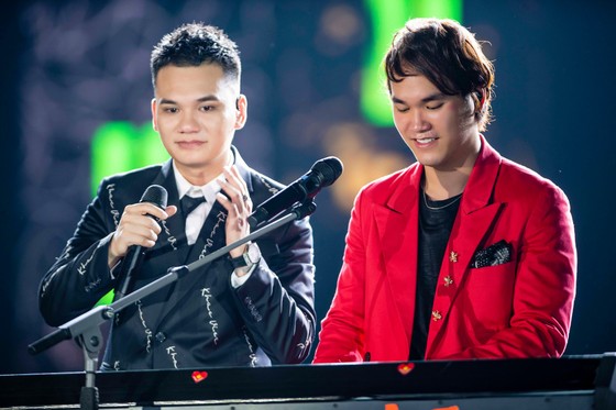 Khắc Việt song ca cùng Đức Phúc, rơi nước mắt khi nhắc đến Khắc Hưng ảnh 4