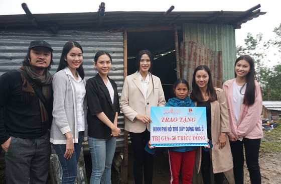 Hoa hậu Đỗ Thị Hà đến Nam Trà My hỗ trợ người dân xây 18 căn nhà mới ảnh 1