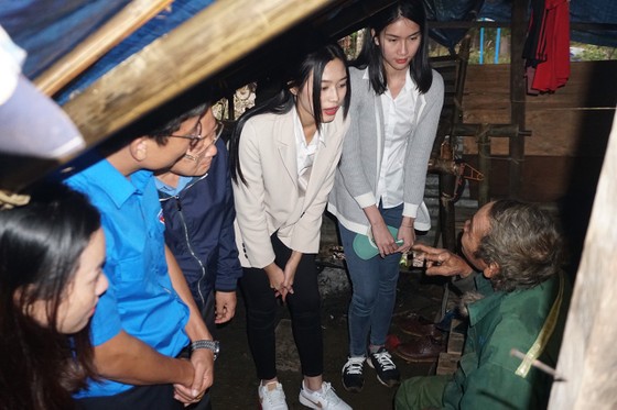 Hoa hậu Đỗ Thị Hà đến Nam Trà My hỗ trợ người dân xây 18 căn nhà mới ảnh 2