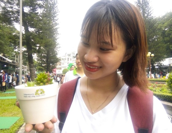 Đổi sách cũ lấy cây xanh tại Ngày hội sống xanh 2019 ảnh 3