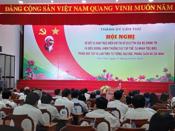 Khen thưởng 129 tập thể, cá nhân xuất sắc trong học tập và làm theo Bác Hồ ảnh 1