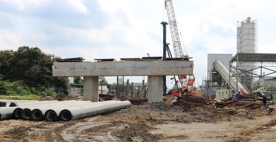 Thủ tướng Nguyễn Xuân Phúc kiểm tra cao tốc Trung Lương - Mỹ Thuận ảnh 1