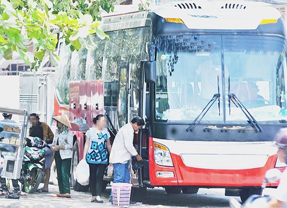 Xử lý nghiêm xe đón trả khách không đúng nơi quy định ảnh 1