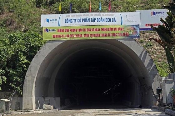 Tháng 9-2020, hầm đường bộ Hải Vân hoàn thành, đưa vào sử dụng ảnh 1