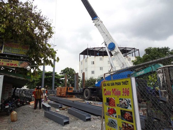 Sà lan tông sụp mố cầu cầu sắt An Phú Đông ảnh 2