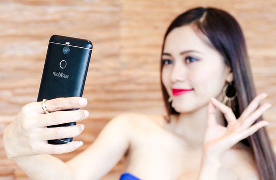 Bộ đôi Zumbo S2 và Zumbo J2 có liên quan gì đến giày Hunter? ảnh 2