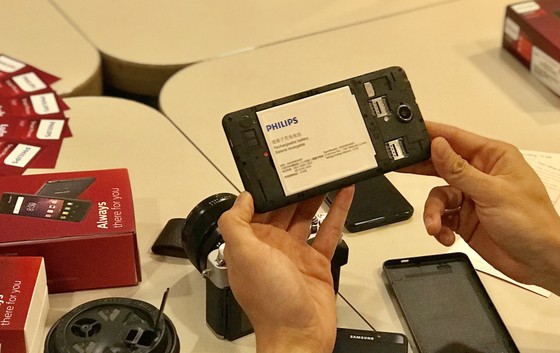 Philips Mobile Việt Nam công bố S327 và S329 ảnh 2
