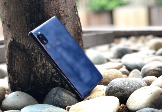 Sharp Aquos S3 "tai thỏ" có giá gần 9 triệu đồng ảnh 1