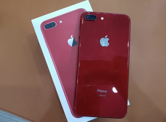 iPhone 8 Plus màu đỏ đang ở Minh Tuấn Mobile ảnh 2
