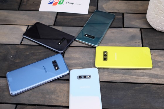 FPT Shop tặng bộ quà 7 triệu và 2 tỷ tiền mặt cho khách đặt trước Galaxy S10 | S10+ ảnh 1