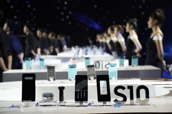 Galaxy S10+ cao cấp nhất với giá 33,99 triệu đồng ảnh 2