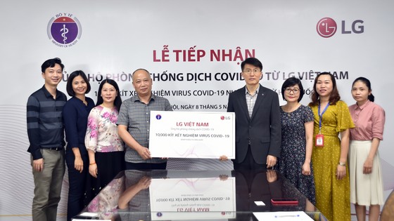 LG Việt Nam tài trợ 10.000 bộ kit xét nghiệm Covid-19 ảnh 1