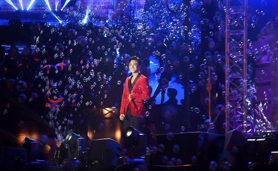 "Beyonce Hàn Quốc” đốt cháy đêm đông Hà Nội ảnh 3