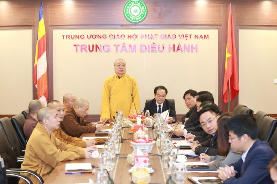 Khuyến khích người dân đeo khẩu trang khi đi lễ chùa ảnh 1