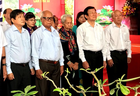 Dâng hương tưởng niệm 70 năm ngày 200 đồng bào, chiến sĩ hy sinh tại Rạch Già – Hưng Long ảnh 1
