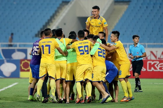 ĐKVĐ V-LEAGUE bị loại trên sân nhà ảnh 1