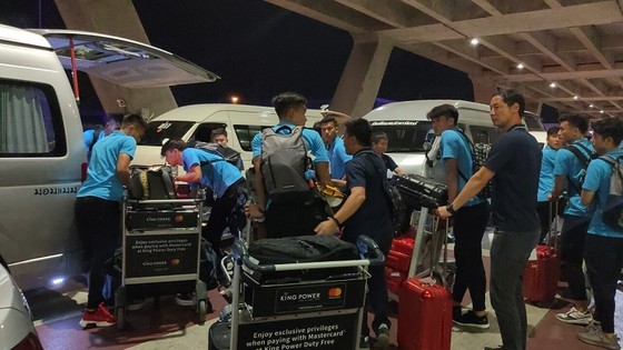 Những hình ảnh đầu tiên của U23 Việt Nam tại Bangkok (Thái Lan) ảnh 8