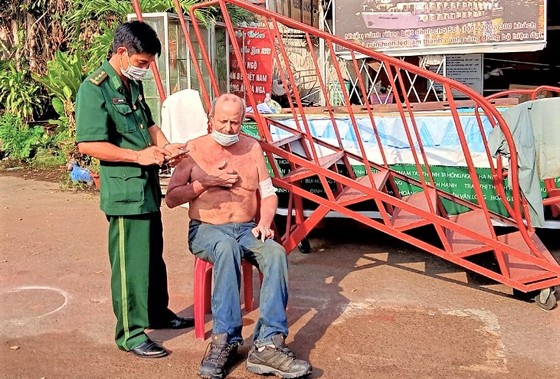 Bộ đội Biên phòng cứu sống giảng viên người Mỹ bị cướp ảnh 1