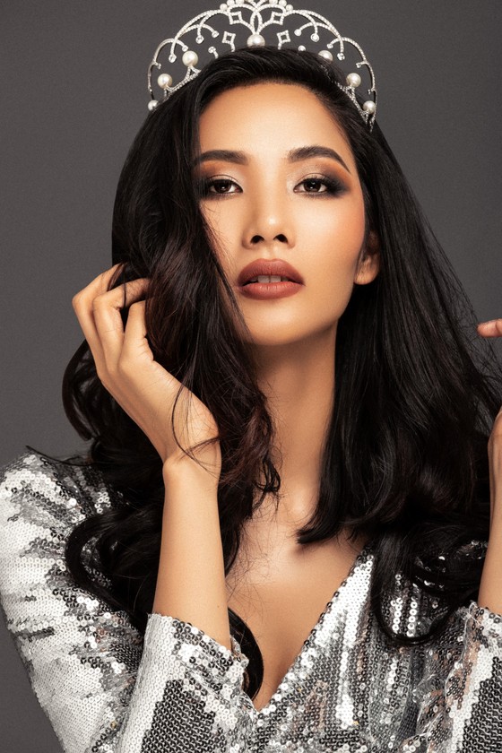 Á hậu Hoàng Thùy là đại diện Việt Nam tham gia Hoa hậu Hoàn vũ Thế giới 2019 ảnh 3