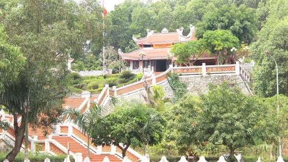 Ở nơi tưởng niệm các anh hùng, liệt sĩ Trường Sơn ảnh 2