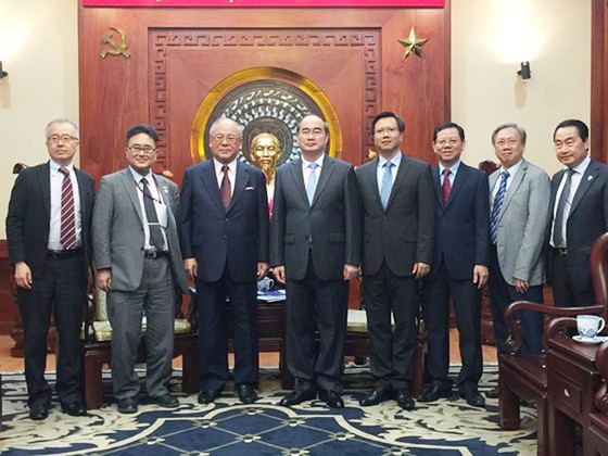 Bí thư Thành ủy TPHCM Nguyễn Thiện Nhân tiếp Cố vấn đặc biệt Liên minh Nghị sĩ Hữu nghị Nhật-Việt ảnh 1