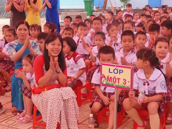 Học sinh Trường Tiểu học Huỳnh Văn Bánh (huyện Bình Chánh) trong ngày khai giảng năm học 2019-2020