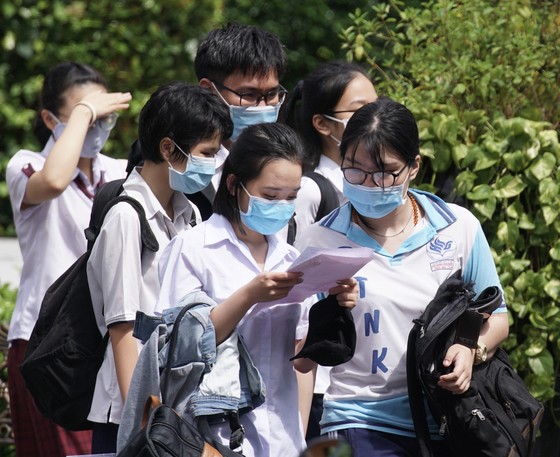 TPHCM: Nhiều thí sinh phấn khởi với đề thi môn Ngữ văn về 'trân trọng giá trị cuộc sống' ảnh 4