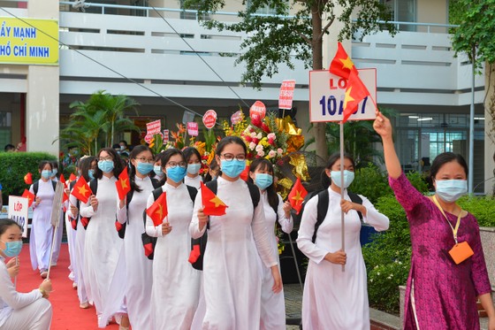 Trường THPT Phú Nhuận đón nhận Huân chương Lao động hạng nhì tại lễ khai giảng năm học mới ảnh 3