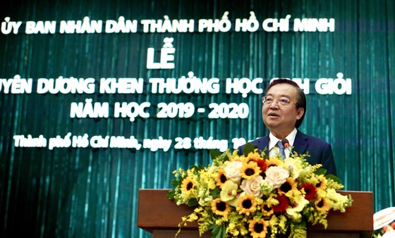 TPHCM tuyên dương gần 1.000 học sinh giỏi năm học 2019-2020 ảnh 2