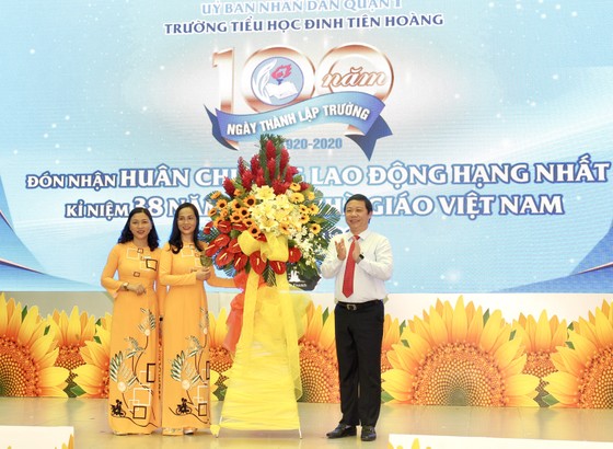 Trường tiểu học “100 năm tuổi” đón nhận Huân chương Lao động hạng nhất ảnh 3