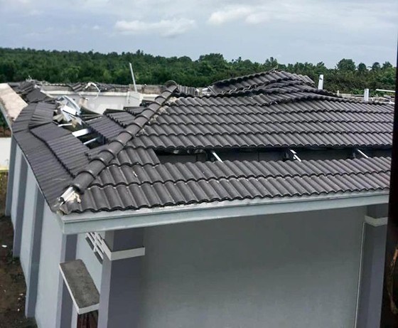 Hội trường UBND thị trấn sử dụng mới 8 tháng đã sập ảnh 1