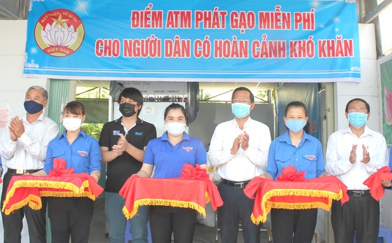 Hậu Giang, Bến Tre đưa nhiều "ATM gạo" hỗ trợ người dân khó khăn ảnh 4