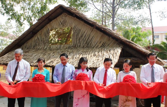 Khánh thành di tích Cây Da Đôi và phục chế nhà làm việc của nữ tướng Nguyễn Thị Định ảnh 1
