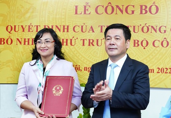 Đồng chí Phan Thị Thắng nhận chức Thứ trưởng Bộ Công thương ảnh 1