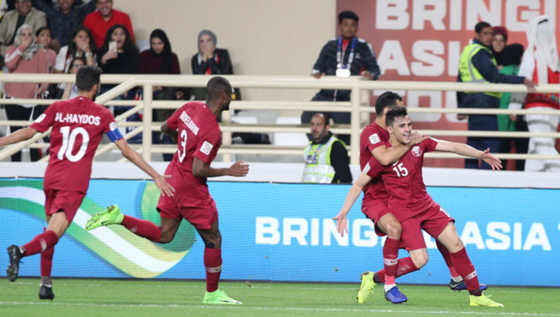 Qatar vượt qua Iraq để vào Tứ kết. Ảnh: AFC