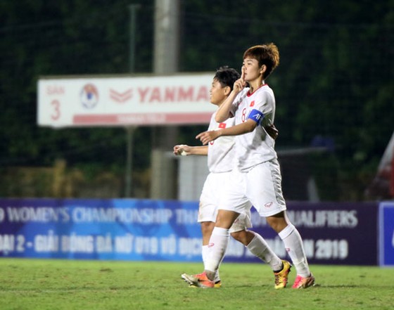 Đội U19 nữ Việt Nam áp sát Hàn Quốc ảnh 1